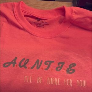 Friends Auntie tee!